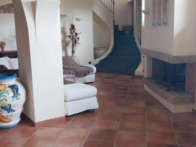 Appartamento in Via San Romualdo, Napoli, di 160 m² con 3 camere da letto