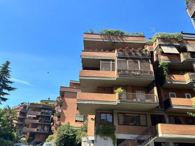 Appartamento in Viale Cortina d'Ampezzo