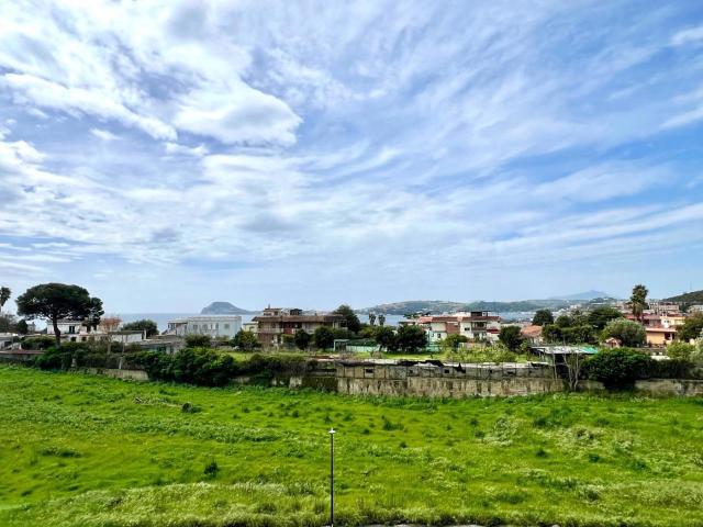Appartamento in Viale dell' Europa Unita, Pozzuoli, NA
