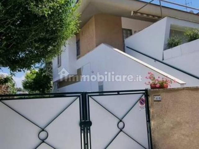 Appartamento in villa via Narcisi, Villaggio Giornalisti Poggio, Anzio