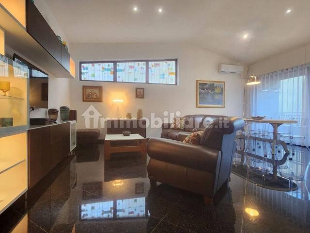 Appartamento in villa via Casale 16, Gravina in Puglia