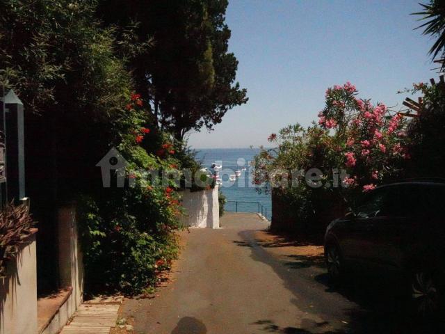 Appartamento in villa via degli Oleandri 13, Aci Trezza, Aci Castello