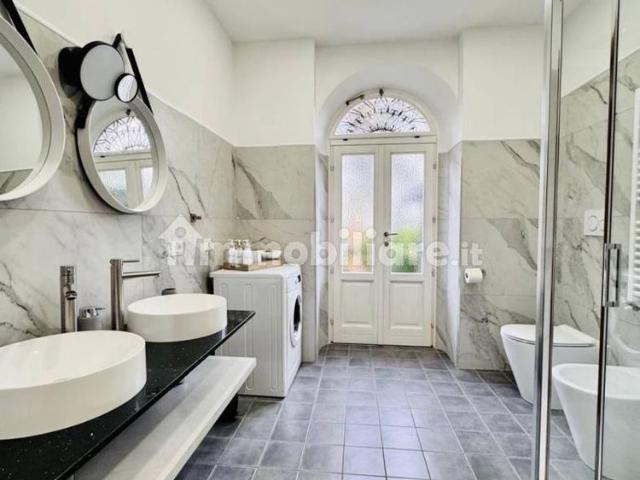 Appartamento in villa via dei Partigiani 2, Centro, Arona