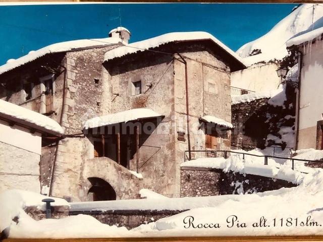 Appartamento in villa via della Chiesa 8, Centro, Rocca Pia