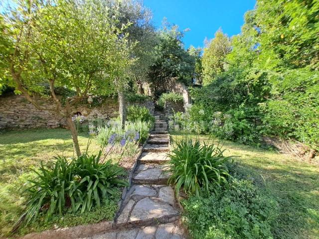 Appartamento in villa via G. Macera 25, Porto, Rapallo