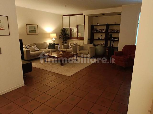 Appartamento in villa via Giuseppe Garibaldi, Paratico