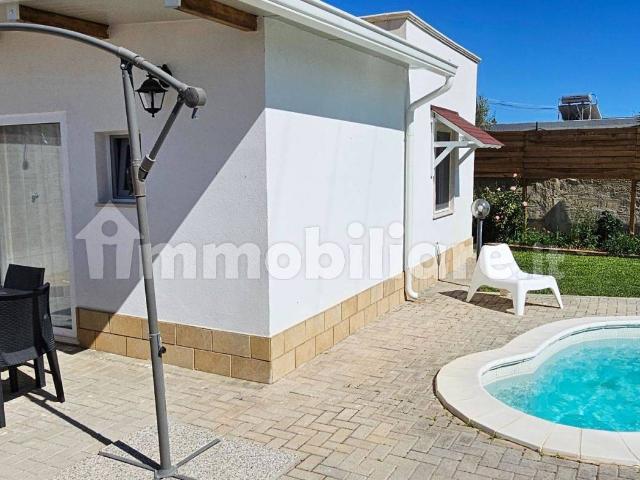 Appartamento in villa via Piccio, Avola