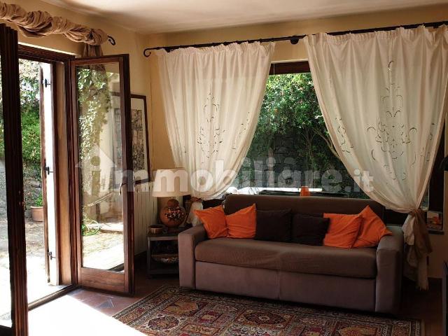 Appartamento in villa via Teocrito 28, Trecastagni