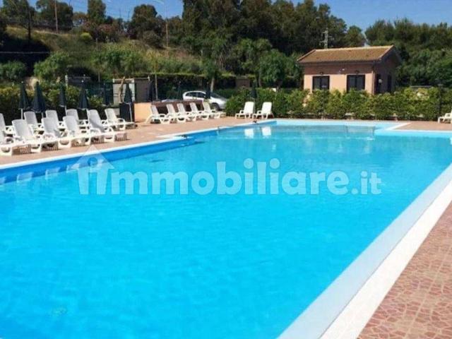 Appartamento in villa viale Himera 18, Campofelice di Roccella