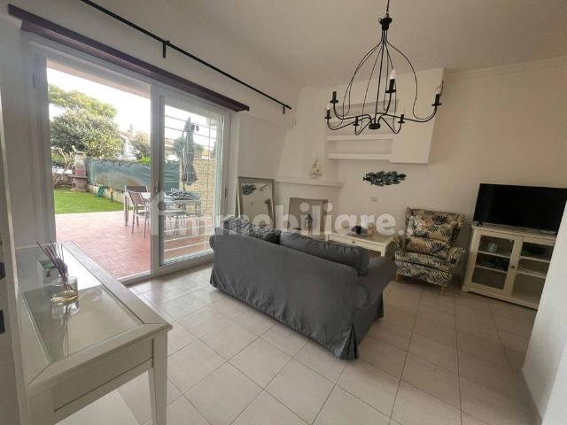 Appartamento in villa viale Viareggio, Fregene, Fiumicino