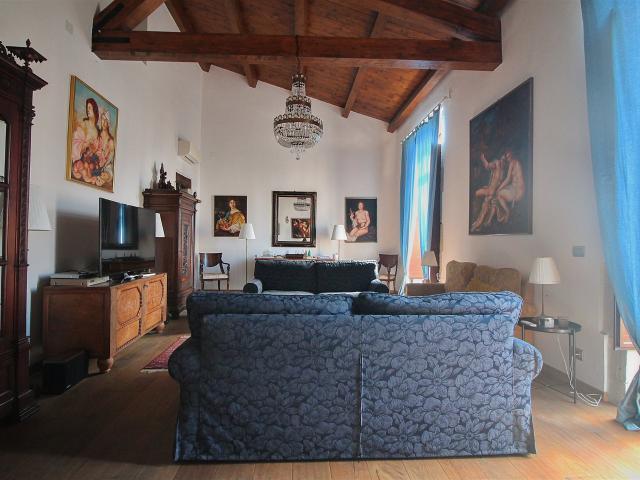 Appartamento In Zona Umbertina 174m² Siracusa