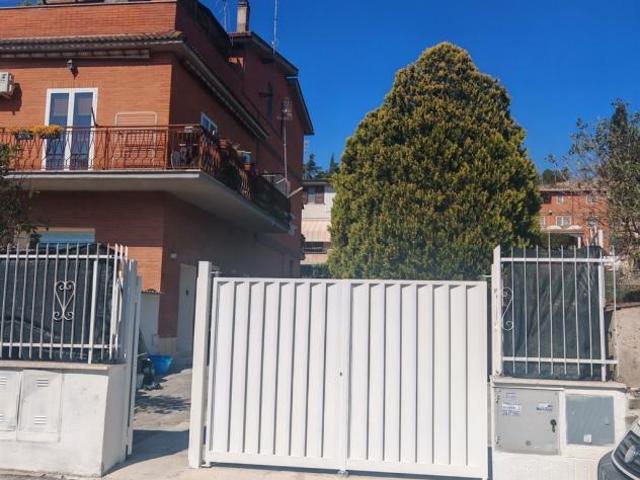 APPARTAMENTO indipendente con dependance, Via Aliprando Caprioli, Roma