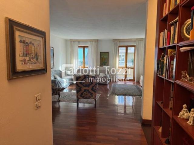 APPARTAMENTO INDIPENDENTE di 6 vani e di 300 mq GROSSETO rif. 03712