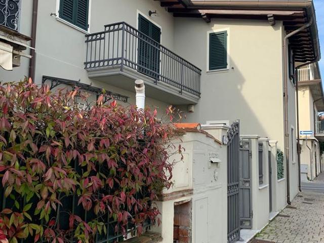 APPARTAMENTO INDIPENDENTE in AFFITTO a FORTE DEI MARMI Forte dei marmi di 3 vani