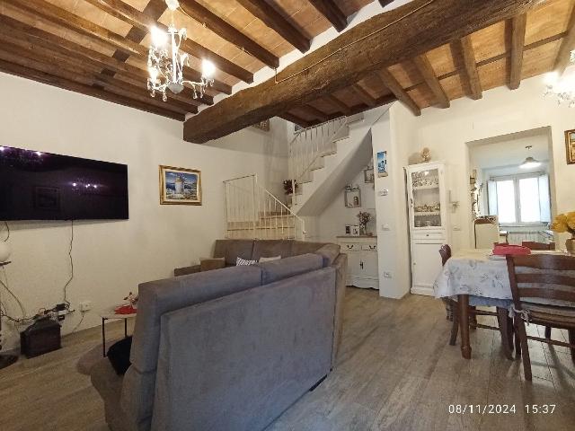 APPARTAMENTO INDIPENDENTE in VENDITA a CAMAIORE di 4 vani