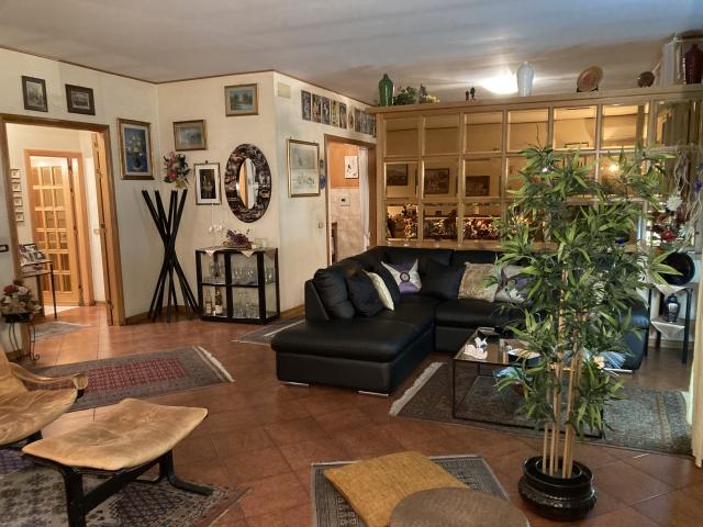 APPARTAMENTO INDIPENDENTE in VENDITA a CAMPI BISENZIO CENTRO di 5 vani