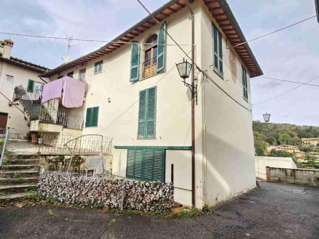 APPARTAMENTO INDIPENDENTE in VENDITA a CARMIGNANO di 4 vani