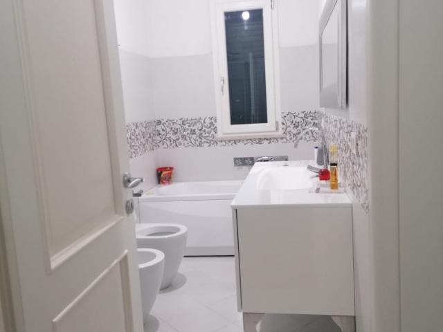 APPARTAMENTO INDIPENDENTE in VENDITA a FOLLONICA di 7 vani