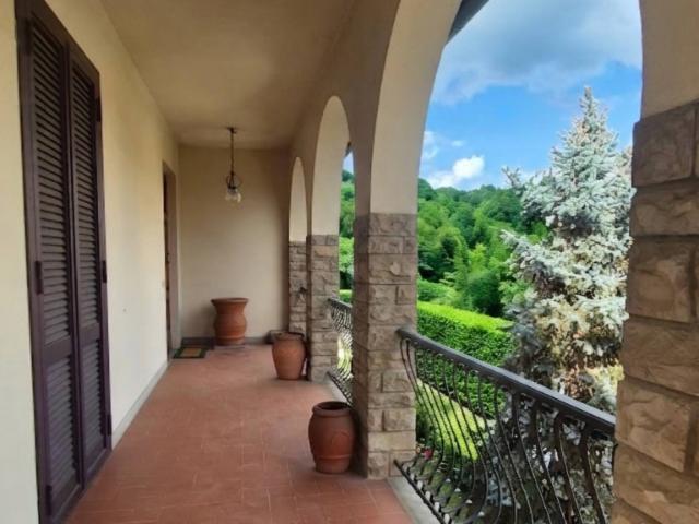 APPARTAMENTO INDIPENDENTE in VENDITA a MONTEVARCHI PESTELLO di 8 vani