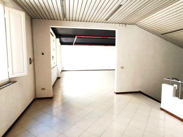 APPARTAMENTO INDIPENDENTE in VENDITA a PIOMBINO CENTRO di 4 vani