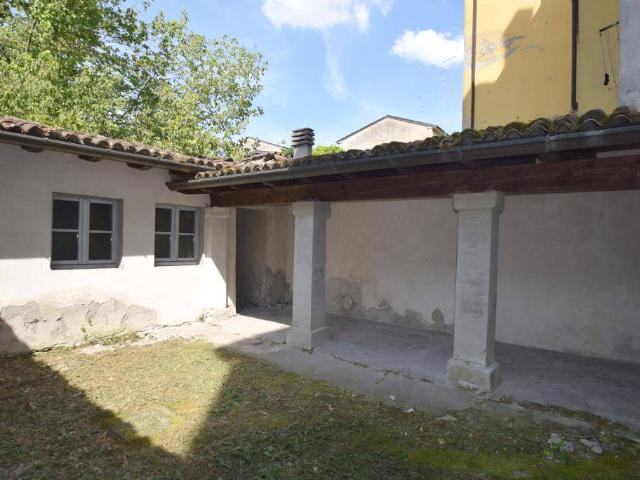 APPARTAMENTO INDIPENDENTE in VENDITA a PIACENZA CENTRO STORICO di 4 vani