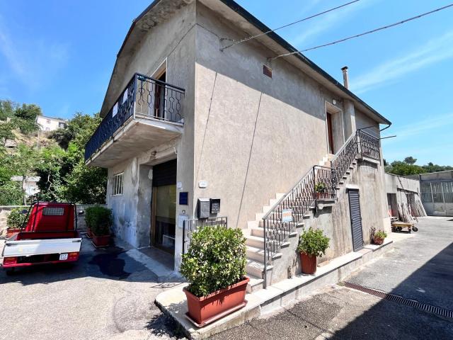 APPARTAMENTO INDIPENDENTE in VENDITA a PITIGLIANO di 5 vani