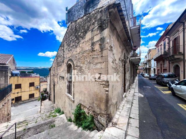 Appartamento indipendente in vendita a Ragusa, Centro