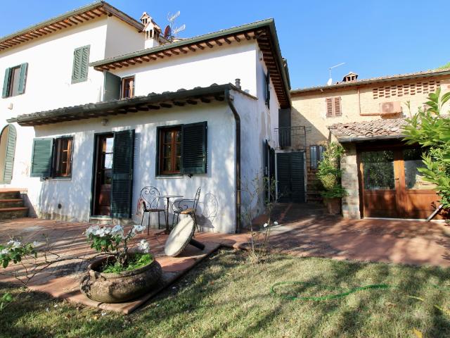 APPARTAMENTO INDIPENDENTE in VENDITA a SIENA COSTALPINO di 4 vani