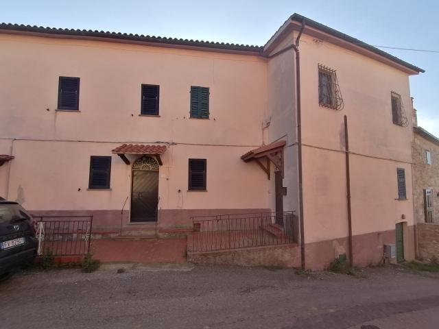 APPARTAMENTO INDIPENDENTE in VENDITA a SORANO PODERETTO di 7 vani