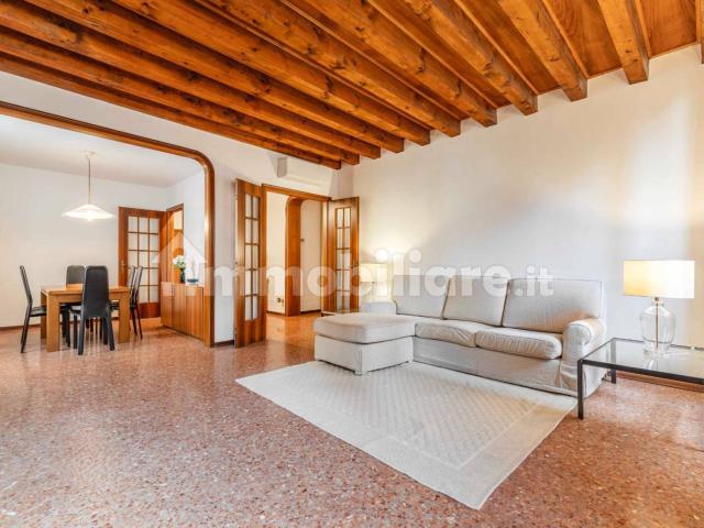 Appartamento ottimo stato, su più livelli, San Polo, Venezia
