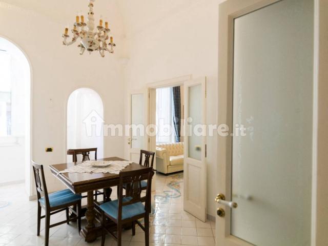 Appartamento ottimo stato, secondo piano, Centro, Salerno