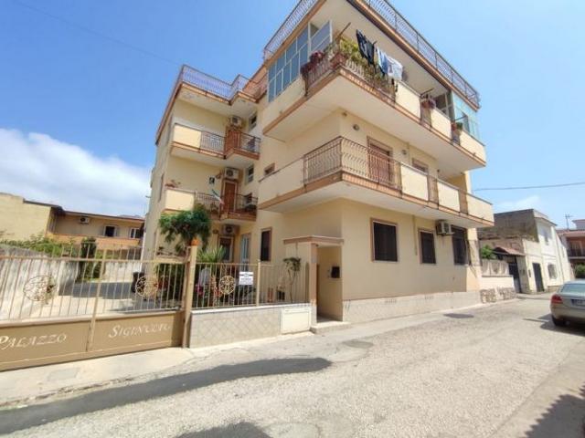 APPARTAMENTO LOCATO AMPIA METRATURA IN PIENO CENTRO MONDRAGONE rif. V3290