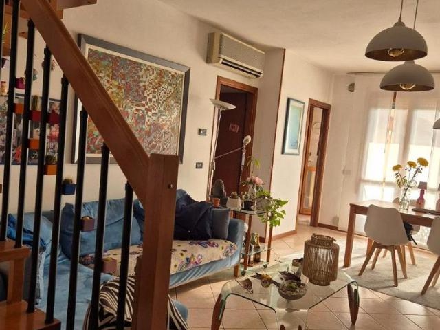 Appartamento luminoso semiarredato con terrazzo