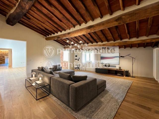 Appartamento nuovo, Lucca centro storico