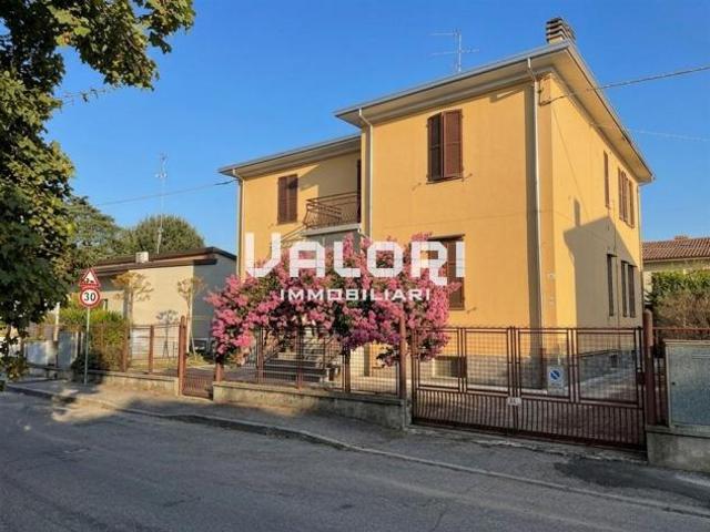 Appartamento Semindipendente in Palazzina di sole 4 Unit con Garage e Zero Spese Condominiali