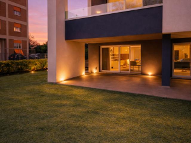appartamento su due livelli con giardino