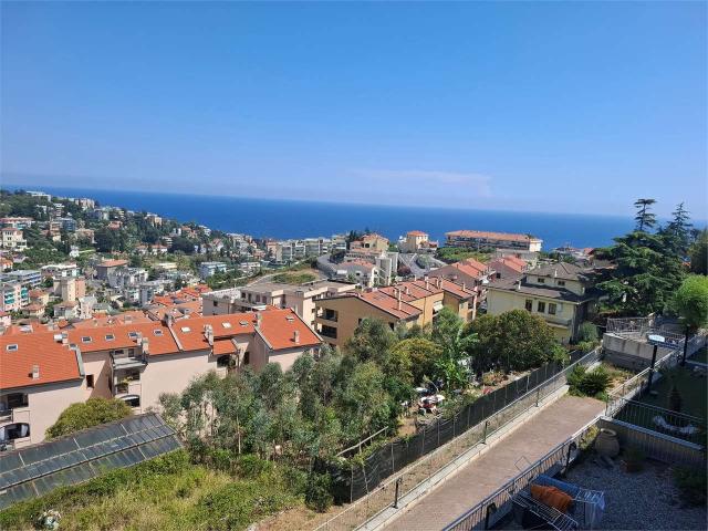 Appartamento su due piani con box auto e cantina 157m² Sanremo