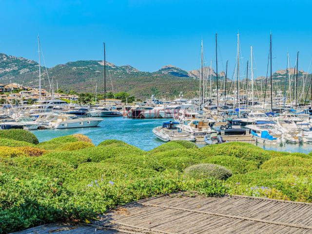 Appartamento sul porto, con vista panoramica e 2 camere mat. 95m² Porto Rotondo