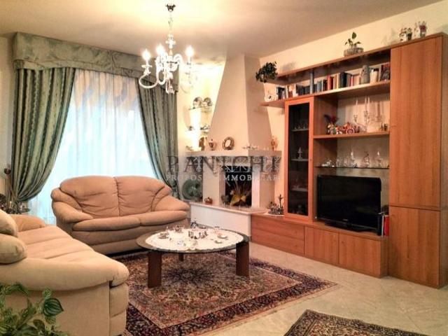 Appartamento piano primo con garage