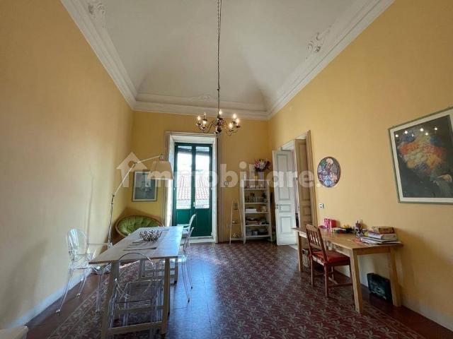 Appartamento piazza dei Martiri, Centro Storico, Catania