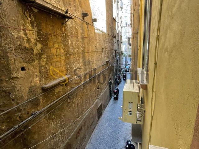 Appartamento Quadrilocale a Centro Storico San Giuseppe, Napoli