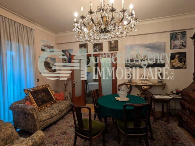 Appartamento Quadrilocale a Eur Centro, Roma