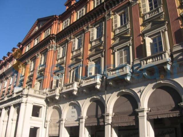 Appartamento Quadrilocale in ottime condizioni in affitto a Torino