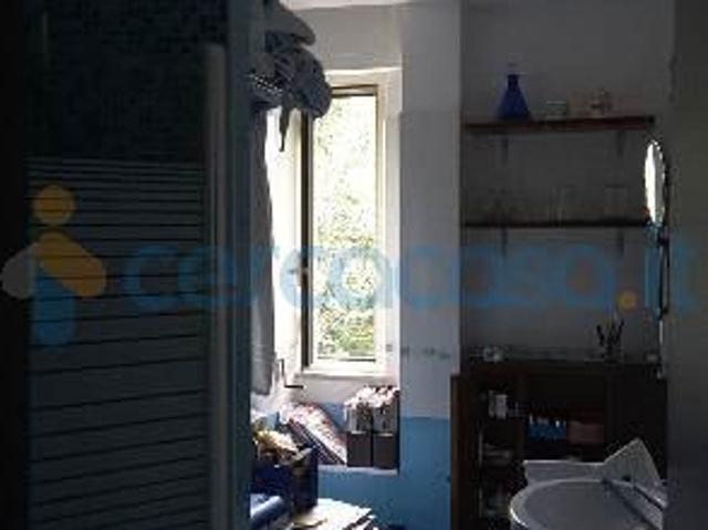 Appartamento Quadrilocale in ottime condizioni in affitto a Napoli