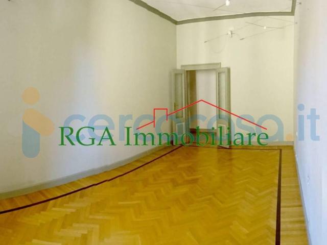 Appartamento Quadrilocale in ottime condizioni, in affitto in Via Tasso, Bergamo