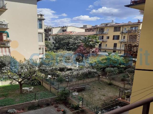 Appartamento Quadrilocale in ottime condizioni, in affitto in Via V Giornate 31, Firenze