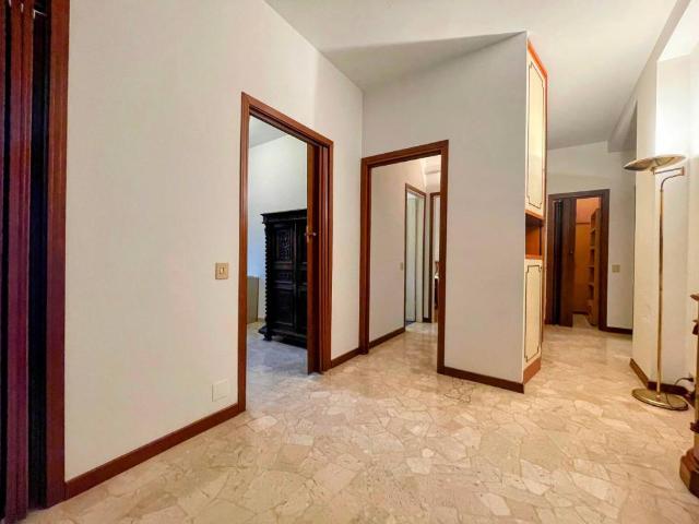 Appartamento QUADRILOCALE in affitto a Milano Mi