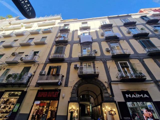 Appartamento QUADRILOCALE in affitto a Napoli Na