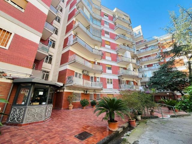 Appartamento QUADRILOCALE in affitto a Napoli Na