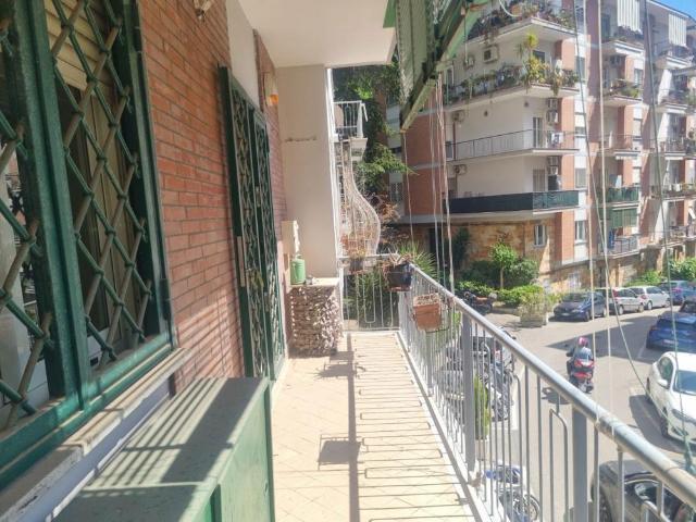 Appartamento QUADRILOCALE in affitto a Napoli Na